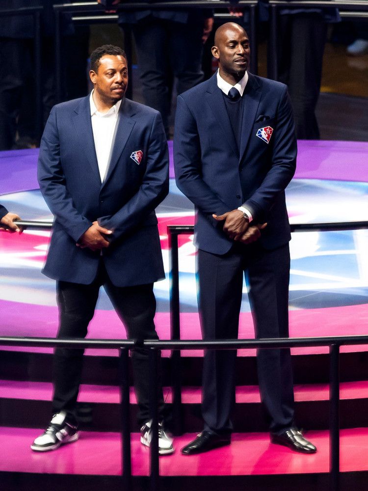 据ESPN报道，被排除在曼联队伍之外的桑乔预计将在冬窗离队，而且可能和马伦互换东家。